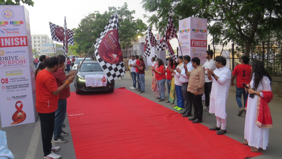 આંતરરાષ્ટ્રીય મહિલા દિવસ નિમિત્તે સુરતના માર્ગો પર દોડી 100 કારો, જીતો લેડીઝ વિંગે આરોગ્ય જાગૃતિનો સંદેશ આપ્યો 2 2