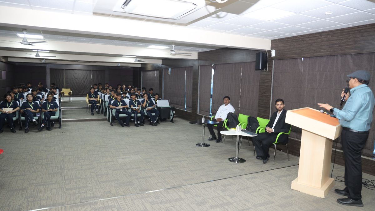 વિશ્વ આરોગ્ય દિવસ પર જી. ડી. ગોયેન્કા સ્કૂલમાં ડૉ. જગદીશ સખિયા દ્વારા ‘ટીન સ્કિન કેર’ જાગૃતિ સત્રનું કરાયું આયોજન 2 2