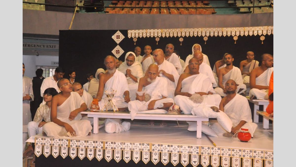 સુરતમાં ગુંજ્યો નવકાર મહામંત્રનો મહાજાપ: કેન્દ્રીય મંત્રી અમિત શાહના વર્ચ્યુઅલી જોડાયા 2 Untitled design 4 1