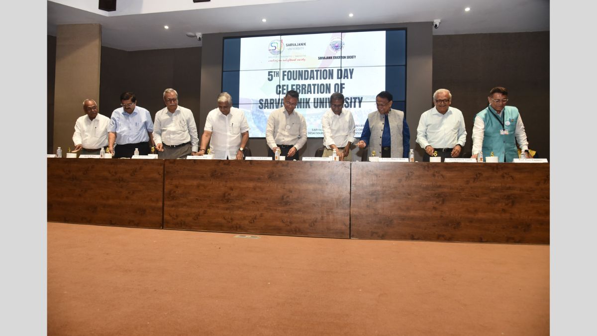 ભવિષ્યને આકાર આપતાં 5 વર્ષની ગૌરવયાત્રા: સર્વજનિક યુનિવર્સિટીની સ્થાપના વર્ષ ઉજવણીનો માસભરનો મહોત્સવ 2 Untitled design 18