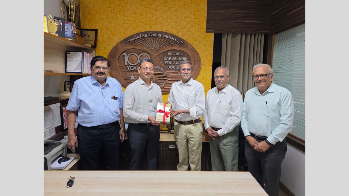 ભવિષ્યને આકાર આપતાં 5 વર્ષની ગૌરવયાત્રા: સર્વજનિક યુનિવર્સિટીની સ્થાપના વર્ષ ઉજવણીનો માસભરનો મહોત્સવ 3 Untitled design 19
